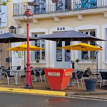 Hotel De France Vatan エクステリア 写真