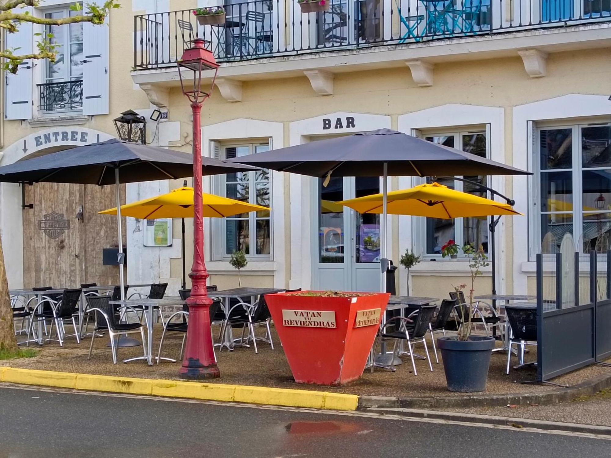 Hotel De France Vatan エクステリア 写真